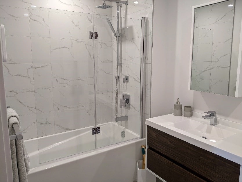 bathroom-shower-linear-frameless-screen