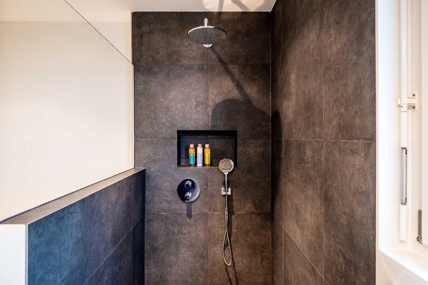 bathroom-shower-niche