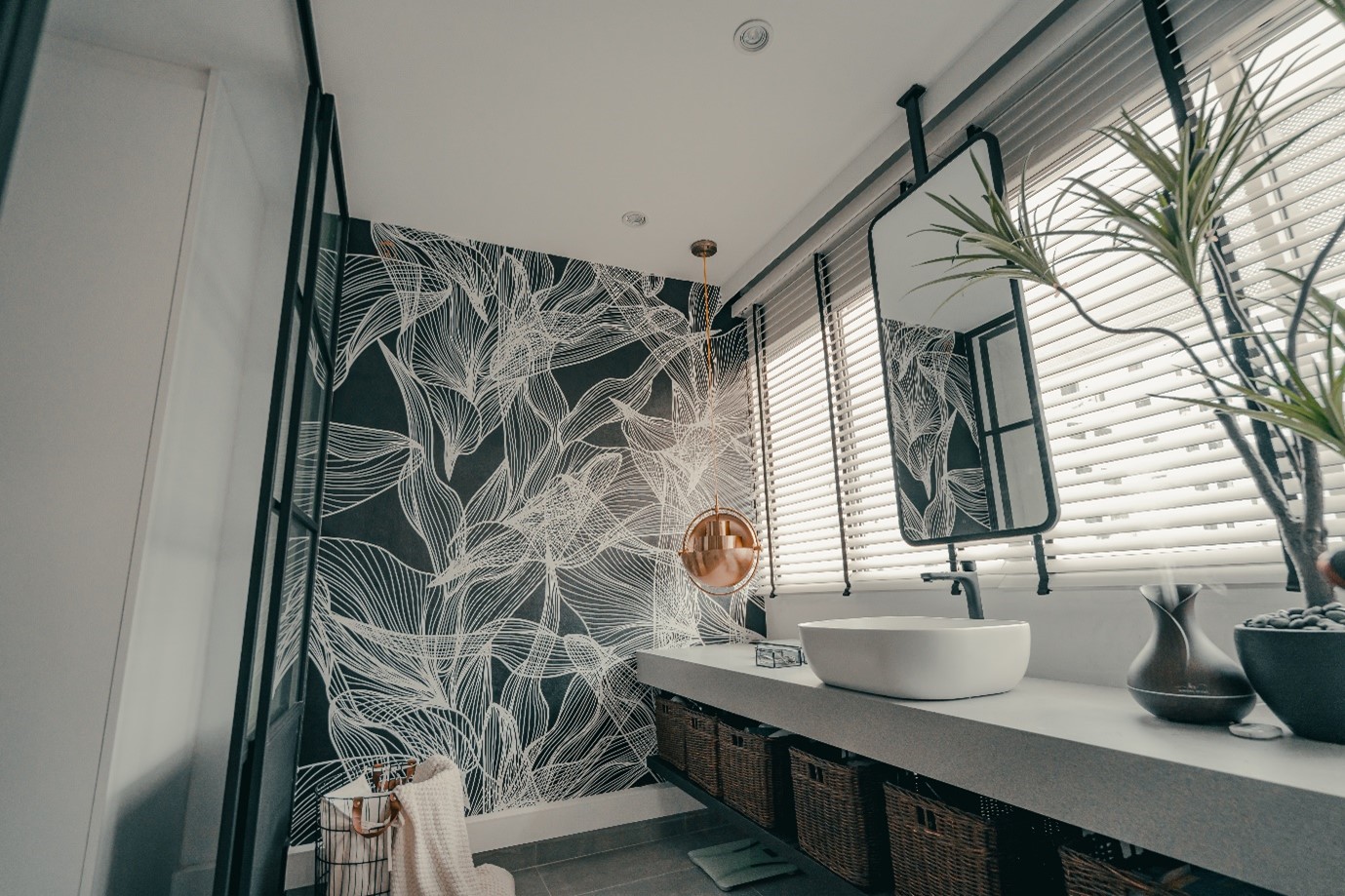 bathroom-wallpaper-botanical-feature