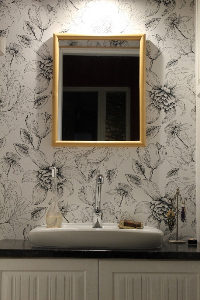 bathroom-wallpaper-monochrome