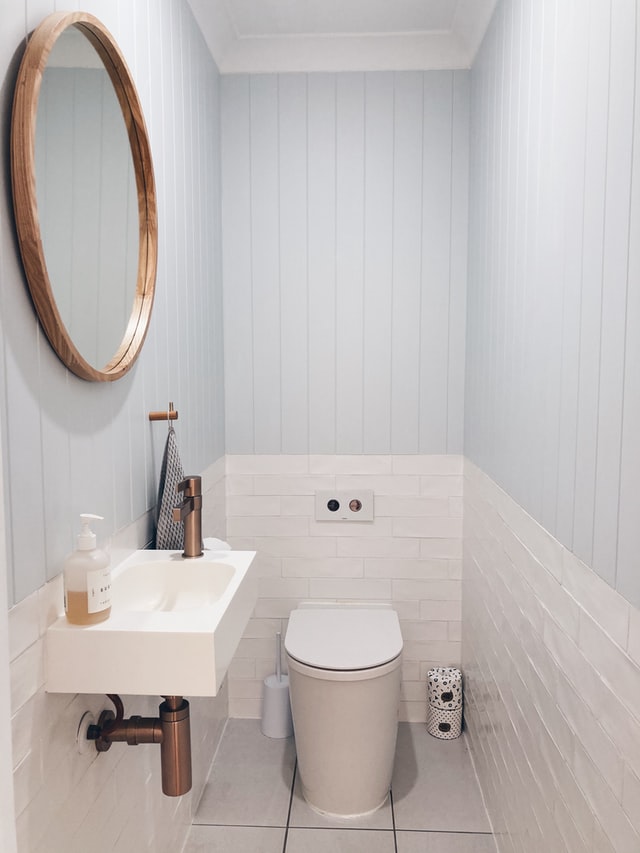 blue-bathroom-paint-and-tile