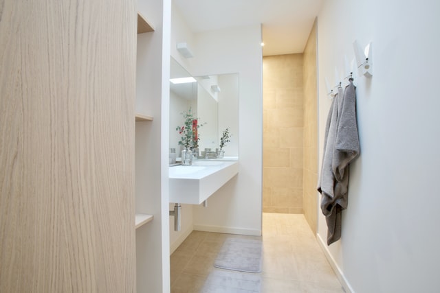 bathroom-storage-alcoves