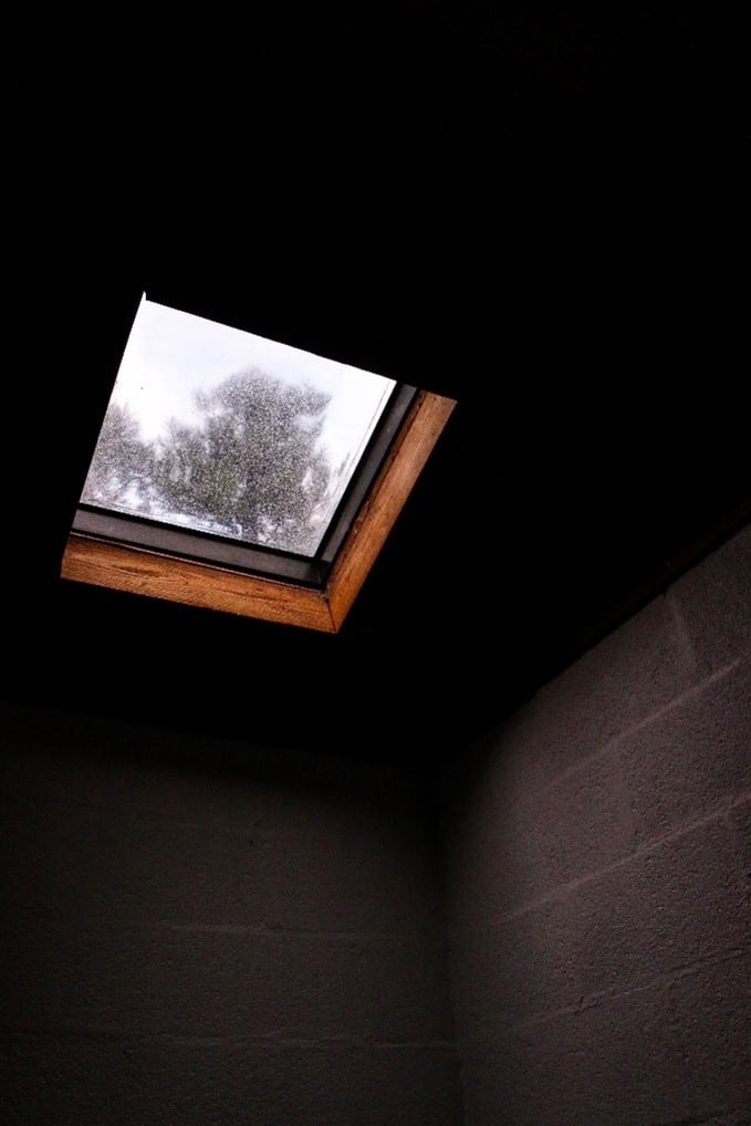 dark-bathroom-skylight