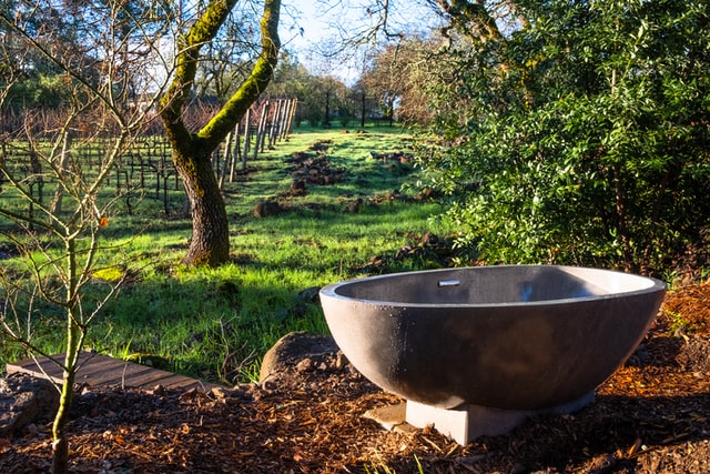 outdoor-bathrooms-rustic