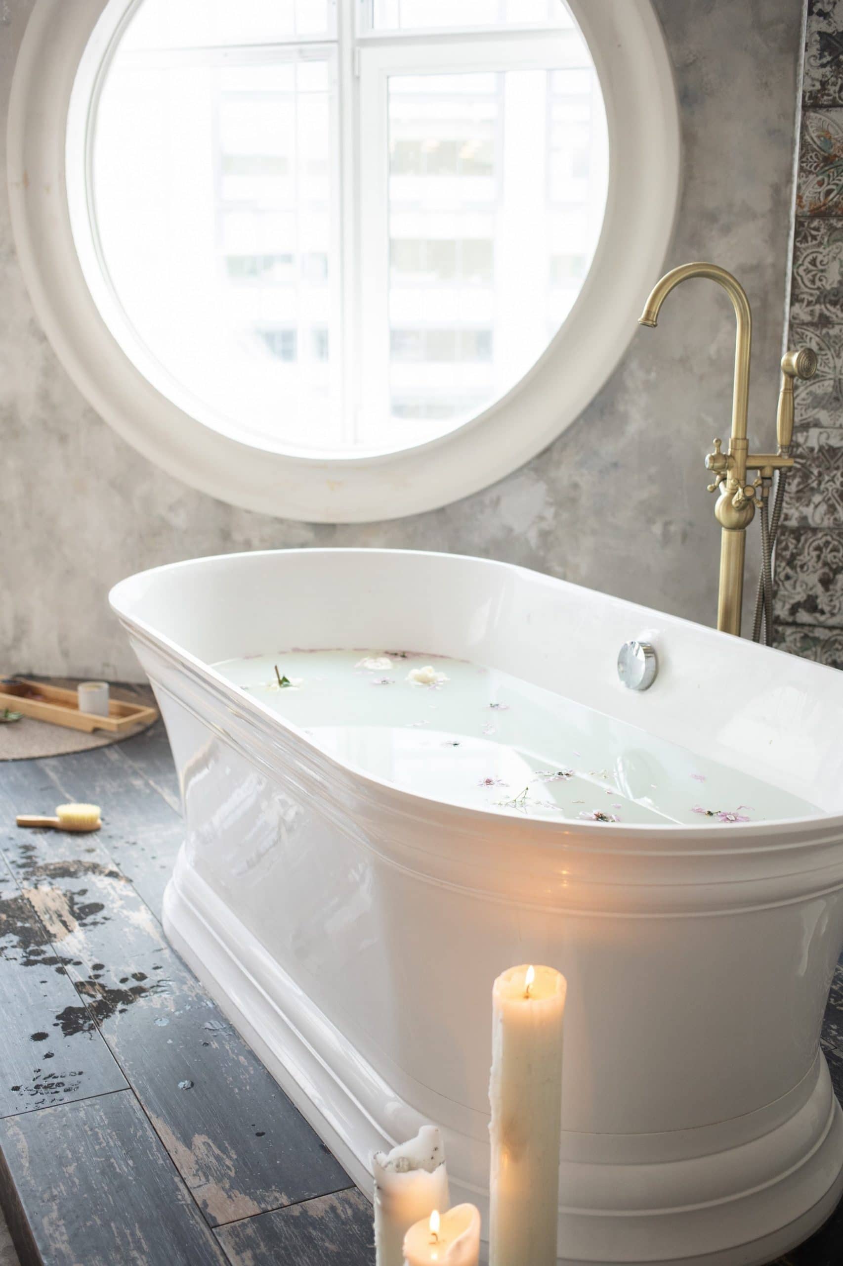 farmhouse-bathroom-olde-worlde