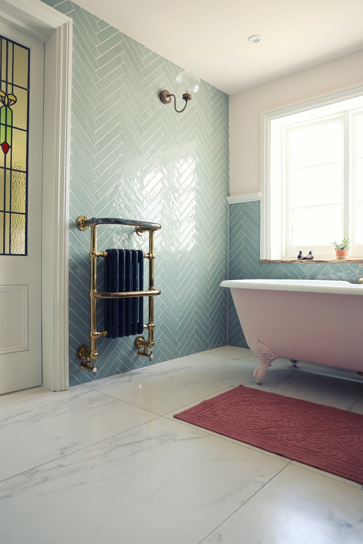 farmhouse-bathroom-vintage-style-tub