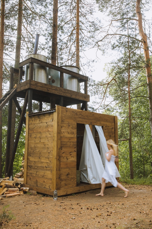 outdoor-bathroom-hut