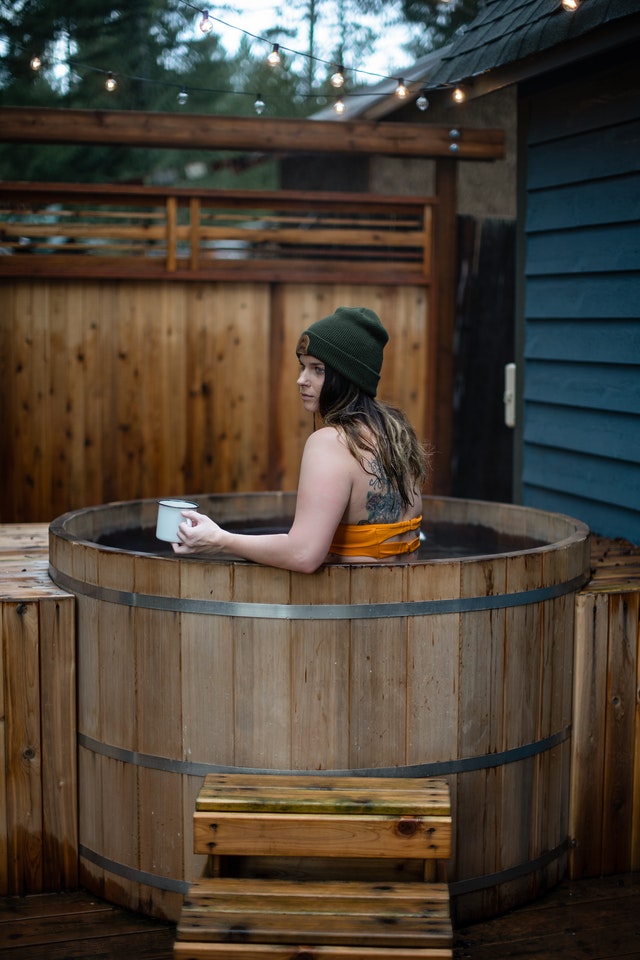 outdoor-bathrooms-barrel