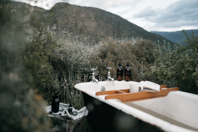 outdoor-bathrooms-tub