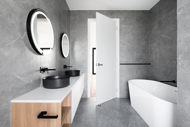 narrow-bathroom-single-colour