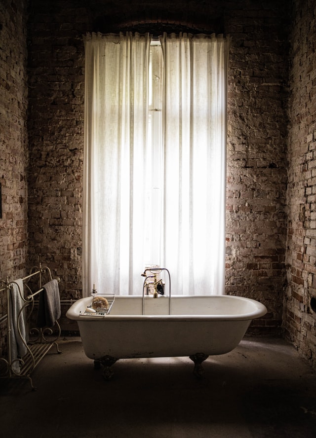 French-provincial-bathroom-linen-brick