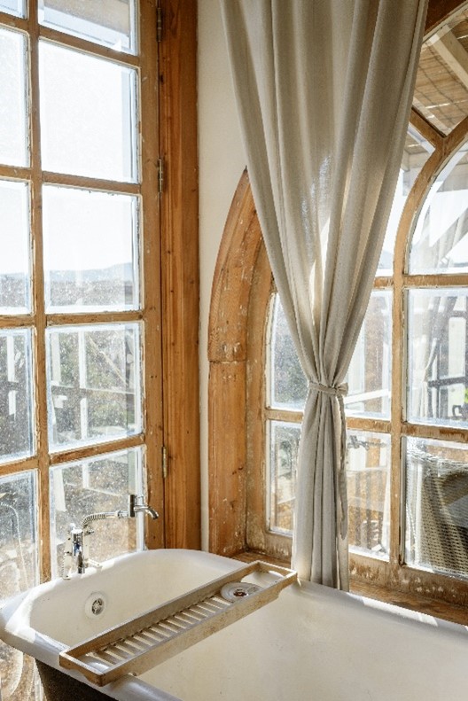 rustic-bathroom-rustic-arched-windows