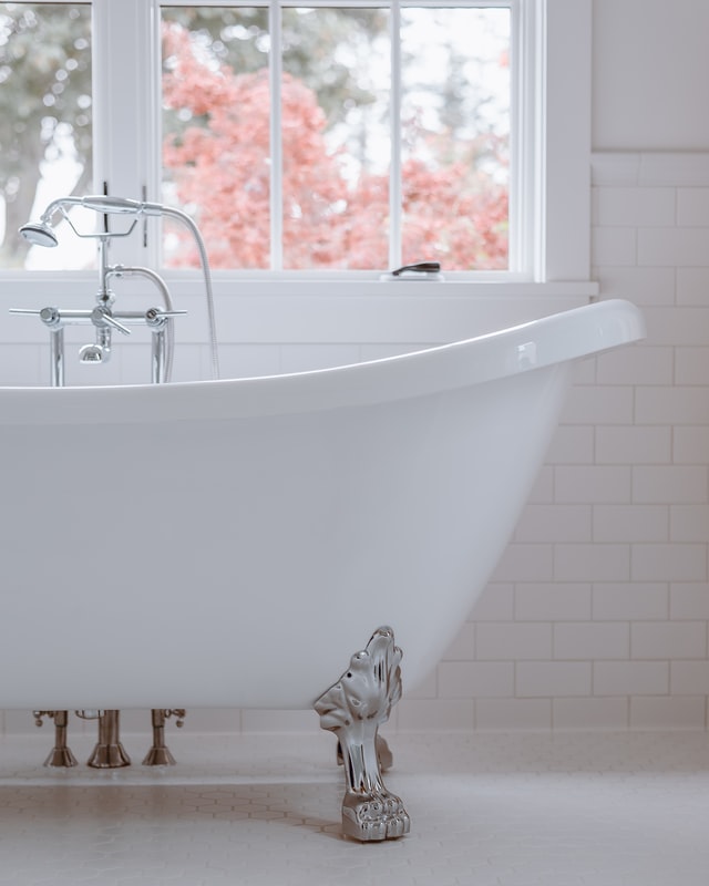 French-provincial-bathroom-clawfoot-tub