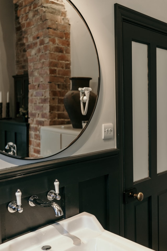 French-provincial-bathroom-dark