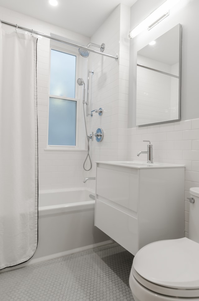 shower-bath-ideas-plain-white