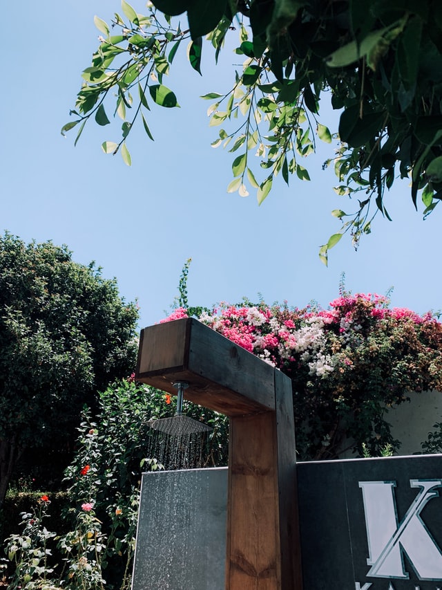 outdoor-showers-flowers