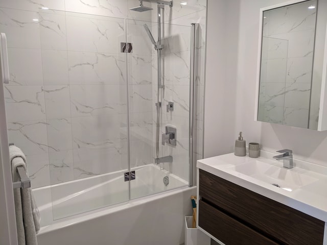 shower-bath-ideas-feature-wall