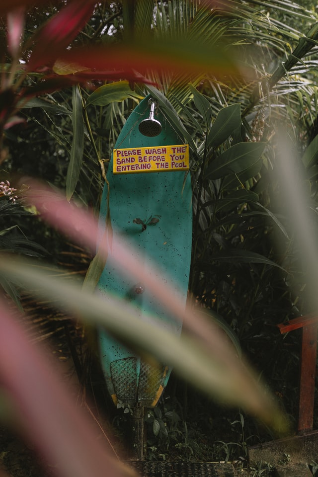 outdoor-showers-with-surfboard