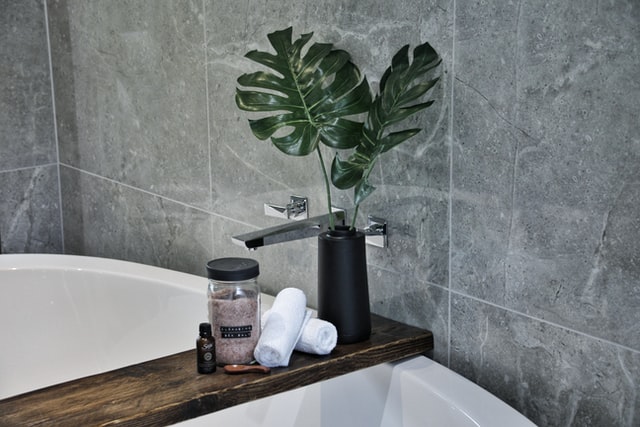 dark-scandi-bathroom