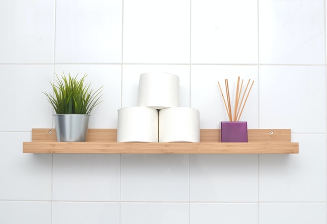 wooden-bathroom-floating-shelves