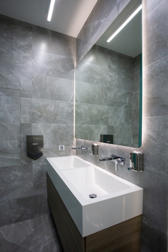 jack-and-jill-bathroom-contemporary