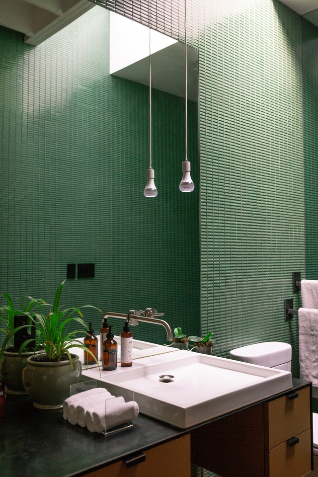 modern-bathroom-green-tile