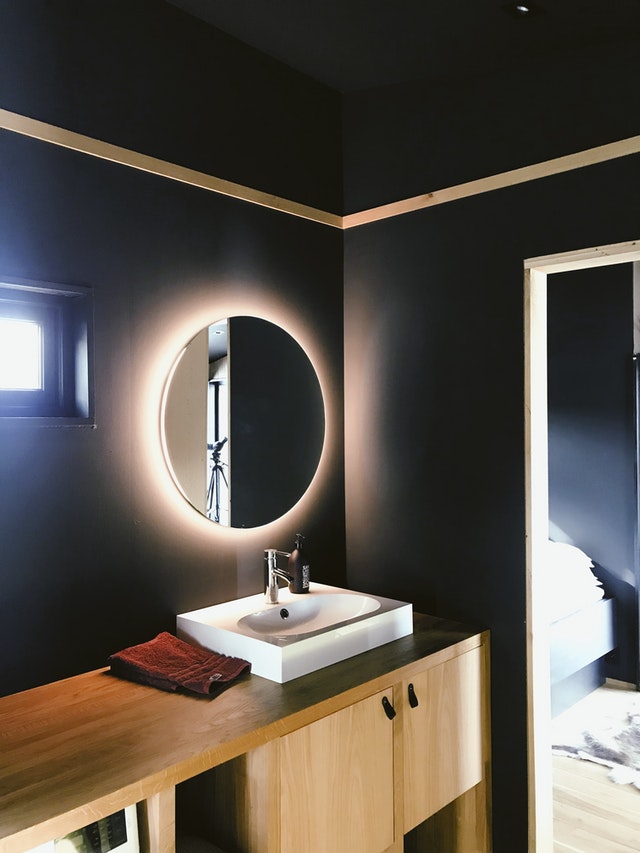 wooden-bathroom-dark