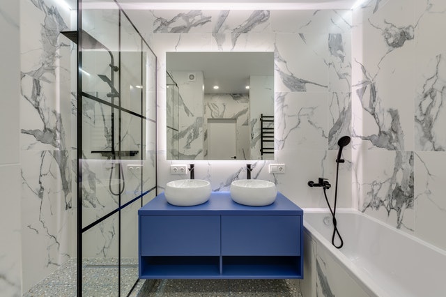 shower-bath-ideas-pop-of-colour