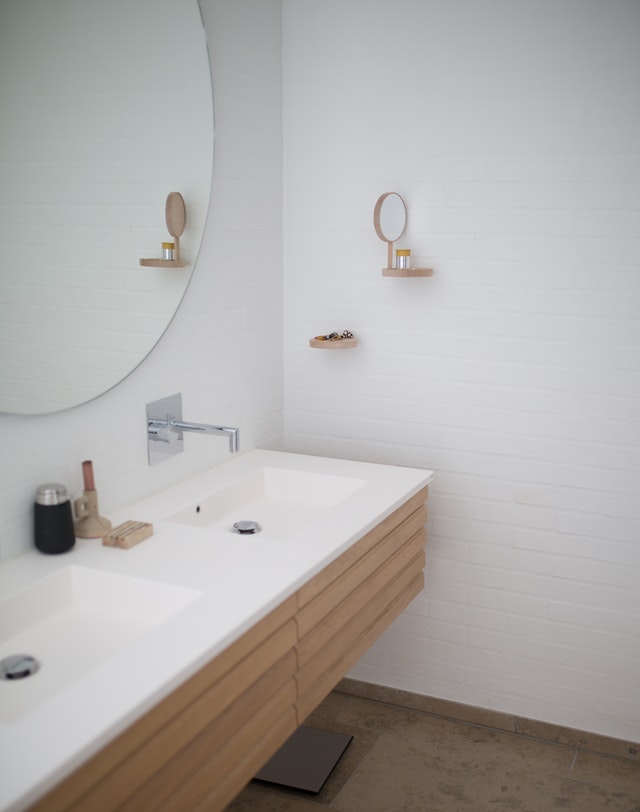 Scandi-bathroom-pale-timber