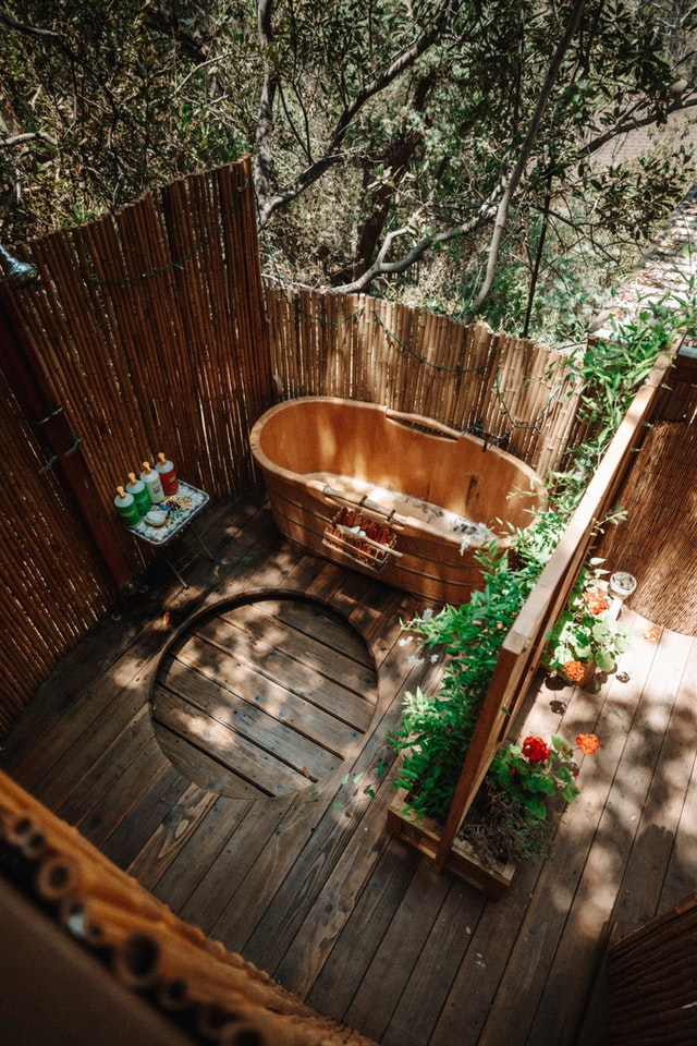 outdoor-showers-rustic