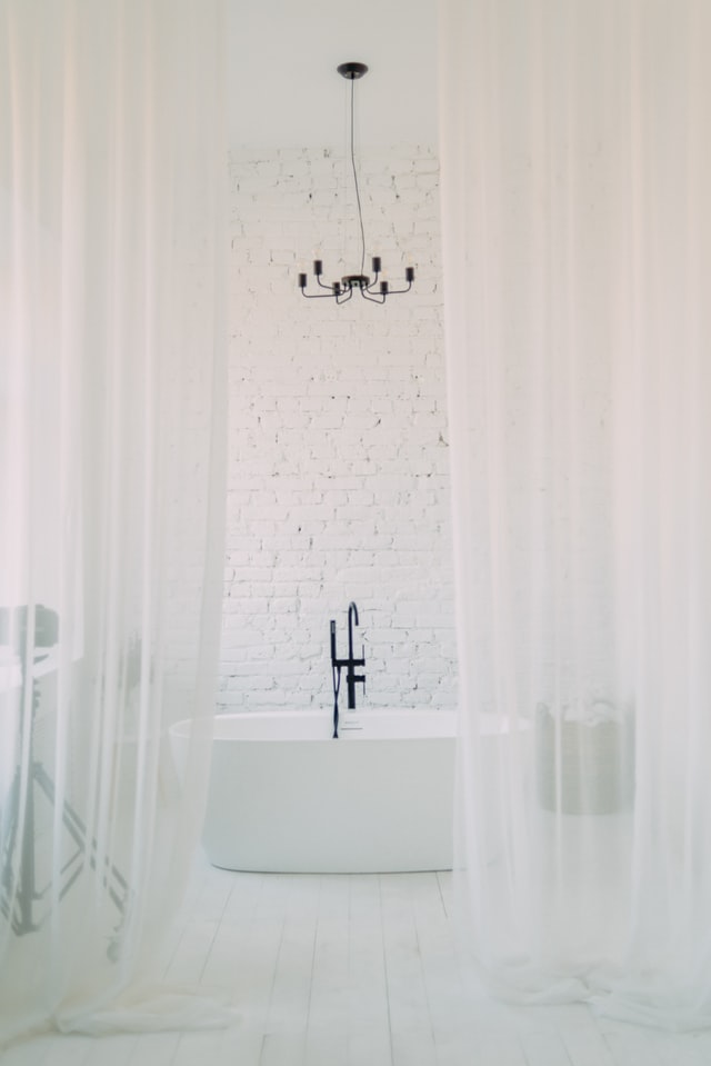 hamptons-bathroom-white-on-white