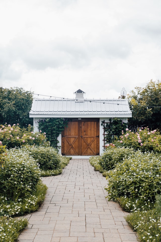 cottage-garden-fairy-lights-barn-doors