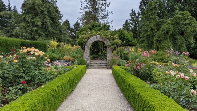 garden-path-with-formal-hedges