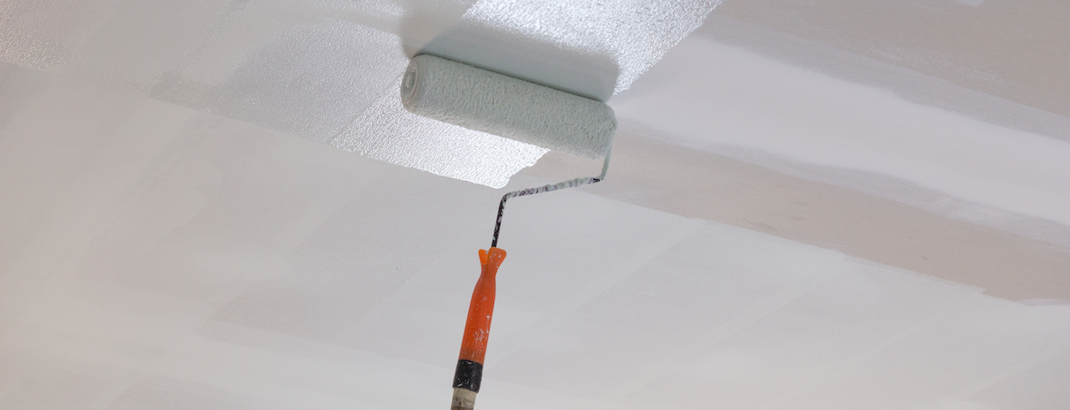 Step by Step: How to paint a ceiling