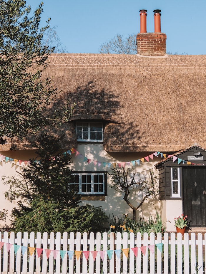 Thatched roof with a english garden