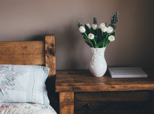 boho-bedroom-jug-flowers