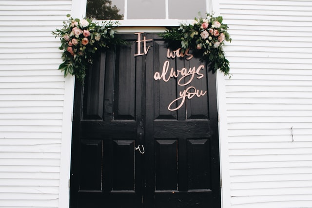 backyard wedding door decoration