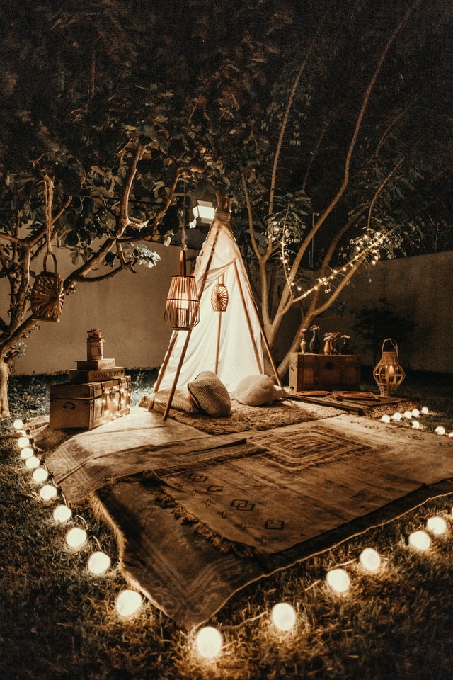 backyard-wedding-teepee