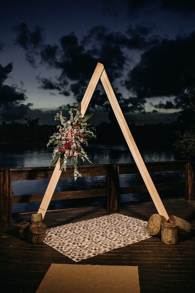 backyard-wedding-triangular-arbour