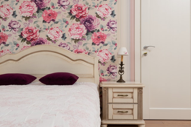 bedroom-wallpaper-classic-florals