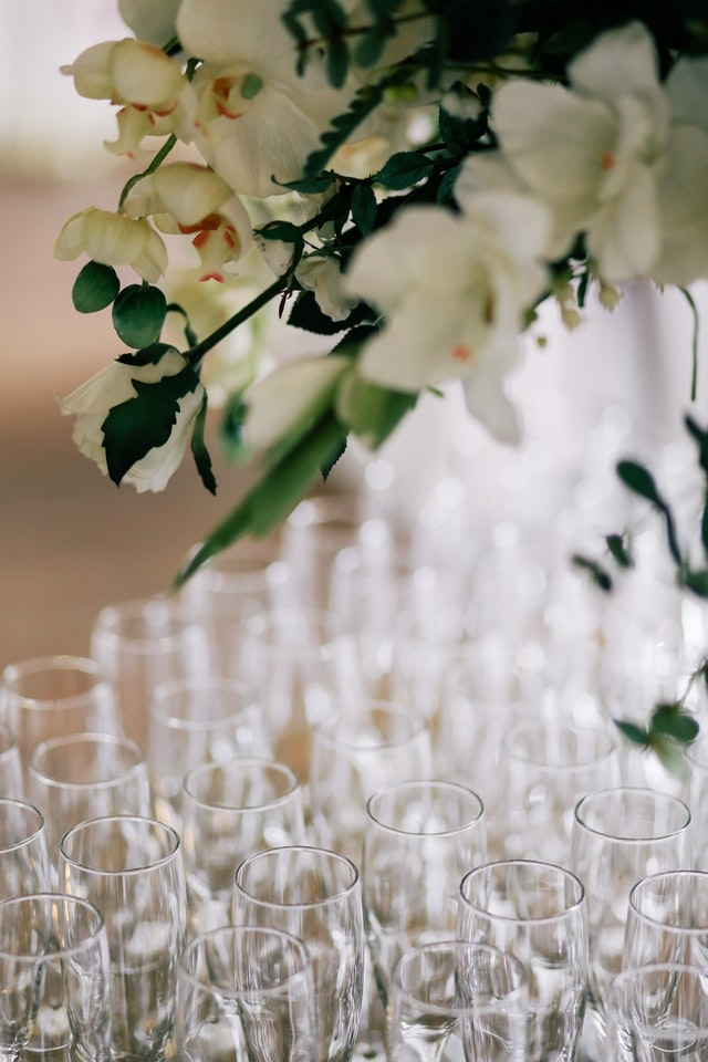 backyard-wedding-glassware