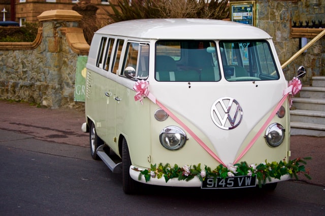 backyard-wedding-classic-car