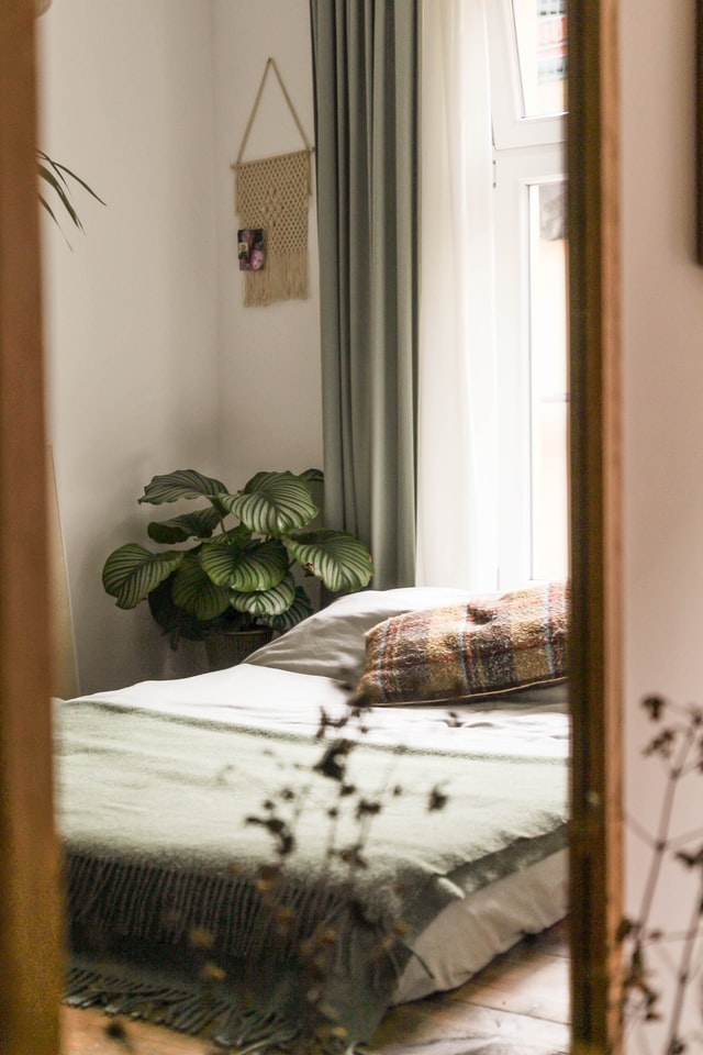 bedroom-curtains-green