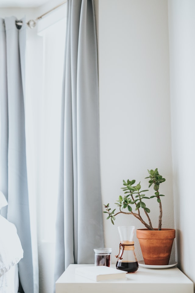 bedroom-curtains-elegant-grey