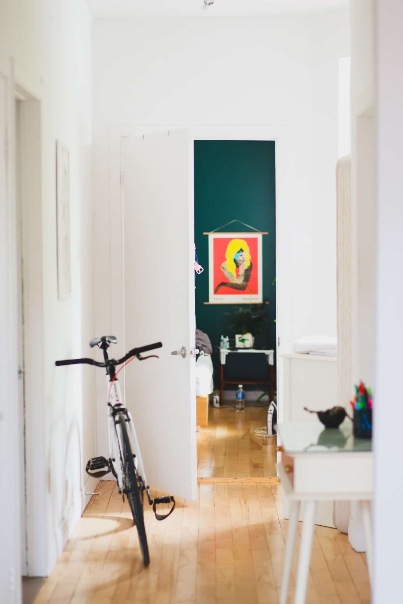 green-bedroom-contrast-with-white