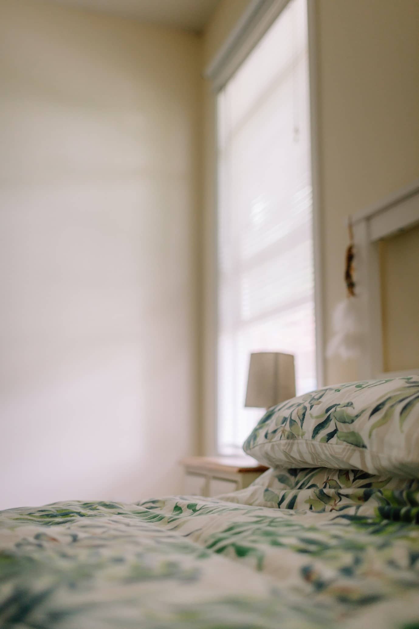 green-bedroom-fresh-green-linen