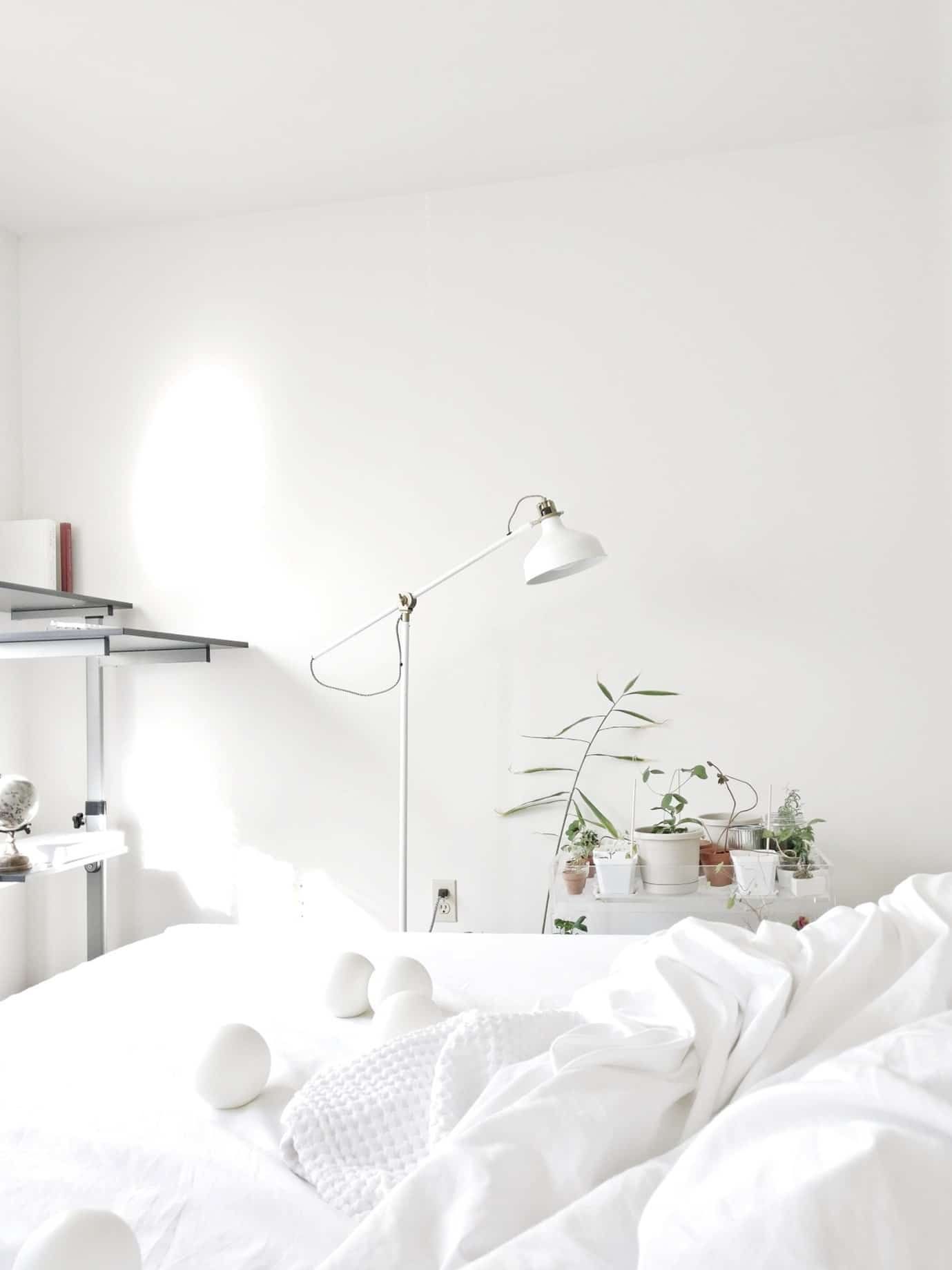 green-bedroom-literal-greenery