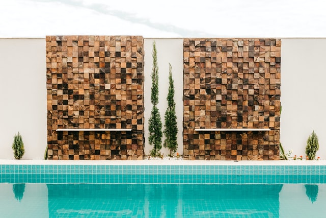 pool-fencing-feature-wall