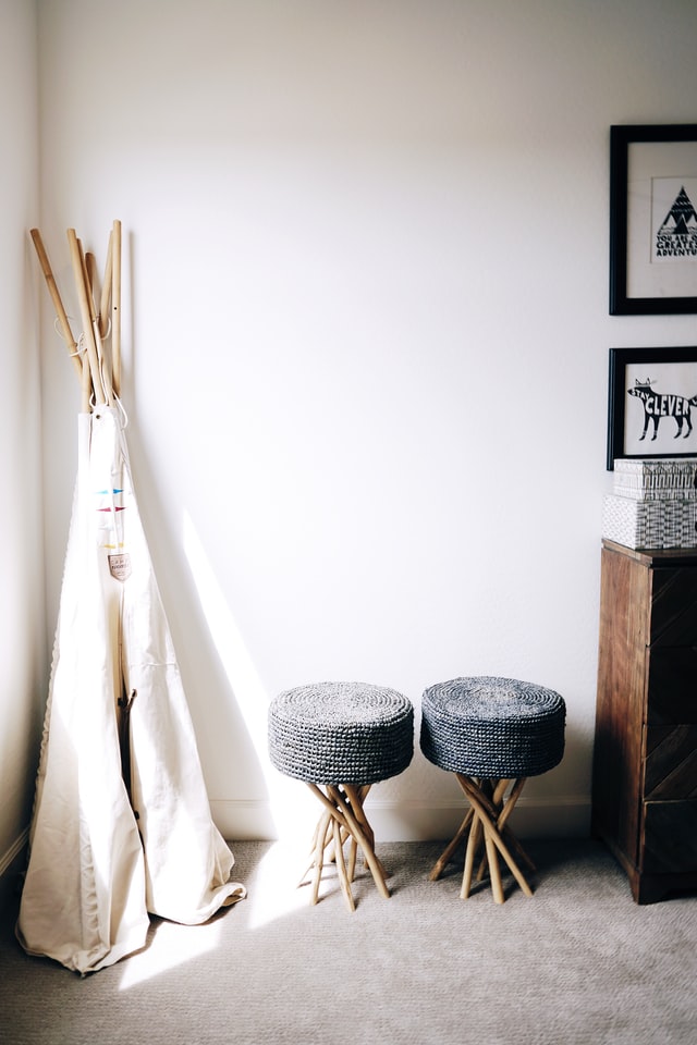 girls bedroom with teepee