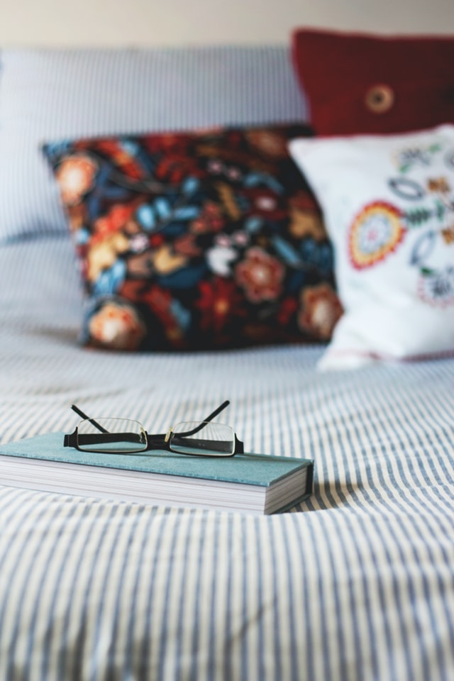 moroccan-bedroom-cushions